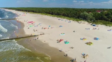 Plaj Baltık Denizi Niechorze Plaza Morze Baltyckie Hava Manzarası Polonya. Yüksek kalite 4k görüntü