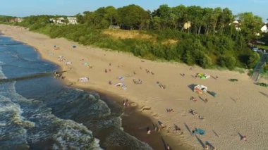 Sahil Baltık Denizi Rewal Plaza Morze Baltyckie Hava Manzaralı Polonya. Yüksek kalite 4k görüntü