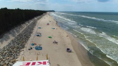Plaj Baltık Denizi Pogorzelica Plaza Morze Baltyckie Hava Görüntüsü Polonya. Yüksek kalite 4k görüntü