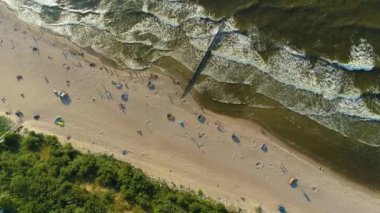 Baltık Denizi Rewal Plaza Morze Baltyckie Hava Manzaralı Polonya. Yüksek kalite 4k görüntü