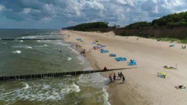 Plaj Baltık Denizi Trzesacz Plaza Morze Baltyckie Hava Görüntüsü Polonya. Yüksek kalite 4k görüntü