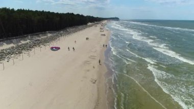 Plaj Baltık Denizi Pogorzelica Plaza Morze Baltyckie Hava Görüntüsü Polonya. Yüksek kalite 4k görüntü
