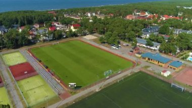 Futbol Sahası Niechorze Boisko Pilkarskie Hava Görüntüsü Polonya. Yüksek kalite 4k görüntü