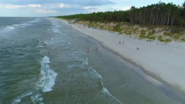 Plaj Baltık Denizi Rogowo Plaza Morze Baltyckie Hava Görüntüsü Polonya. Yüksek kalite 4k görüntü