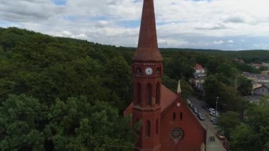 Peyzaj Kilisesi Miedzyzdroje Kosciol Piotra Krajobraz Hava Görünümü Polonya. Yüksek kalite 4k görüntü