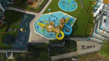 Bel Mare Aqua Resort Pool Miedzyzdroje Basen Oteli Havacılık Görünümü Polonya. Yüksek kalite 4k görüntü