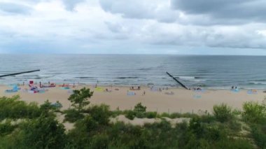 Sahil Baltık Denizi Dziwnowek Plaza Morze Baltyckie Hava Manzaralı Polonya. Yüksek kalite 4k görüntü
