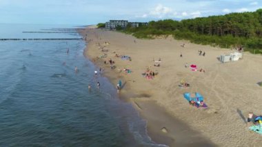 Sahil Baltık Denizi Dziwnow Plaza Morze Baltyckie Hava Görüntüsü Polonya. Yüksek kalite 4k görüntü