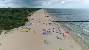 Sahil Baltık Denizi Dziwnowek Plaza Morze Baltyckie Hava Manzaralı Polonya. Yüksek kalite 4k görüntü