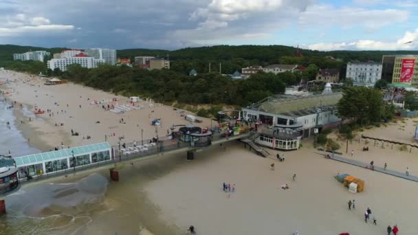 Pier Beach Mar Báltico Miedzyzdroje Molo Plaza Vista Aérea Polónia — Vídeo de Stock