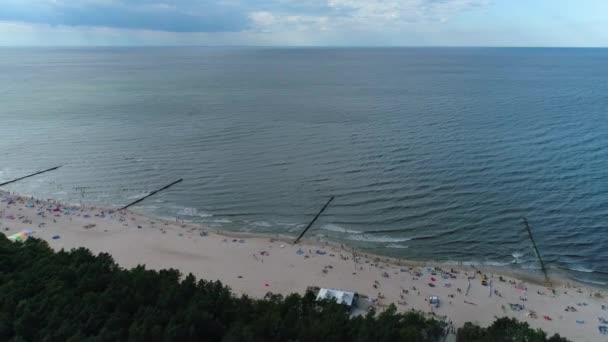 波罗的海海滩波比耶洛沃广场莫泽巴尔蒂奇空中俯瞰波兰 高质量的4K镜头 — 图库视频影像