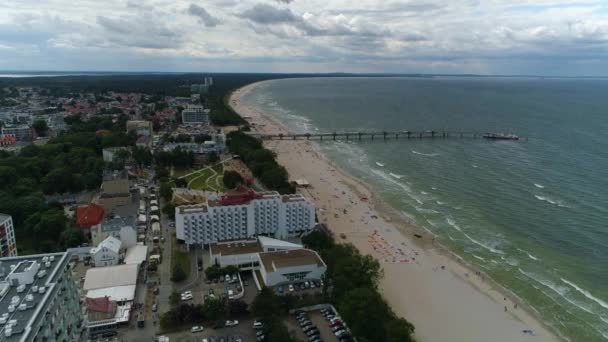全景码头波罗的海Miedzyzdroje Molo Plaza Aerial View Poland 高质量的4K镜头 — 图库视频影像