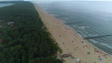 Sahil Baltık Denizi Dziwnowek Plaza Morze Baltyckie Hava Manzaralı Polonya. Yüksek kalite 4k görüntü