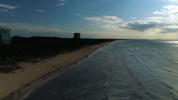 波罗的海海滩Miedzyzdroje Plaza Morze Baltyckie Aerial View Poland 高质量的4K镜头 — 图库视频影像