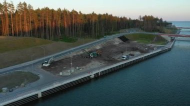 Vistula Spit Kanalı 'ndaki Kanal Na Mierzei Wislanej Hava Görüntüsü Polonya. Yüksek kalite 4k görüntü