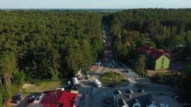 Sahile giden yol Jantar Droga Na Plaze Hava Manzaralı Polonya. Yüksek kalite 4k görüntü