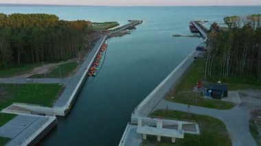 Vistula Spit Kanalı 'ndaki Kanal Na Mierzei Wislanej Hava Görüntüsü Polonya. Yüksek kalite 4k görüntü