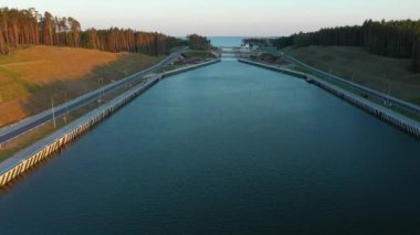 Vistula Spit Kanalı 'ndaki Kanal Na Mierzei Wislanej Hava Görüntüsü Polonya. Yüksek kalite 4k görüntü