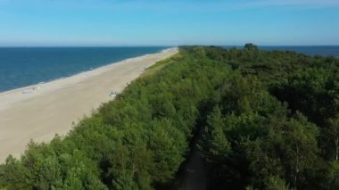 Baltık Deniz Ormanı Kuznica Plaza Morze Baltyckie Hava Manzaralı Polonya. Yüksek kalite 4k görüntü