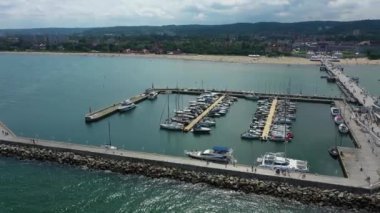Marina İskelesi Sopot Molo Przystan Hava Görüntüsü Polonya. Yüksek kalite 4k görüntü