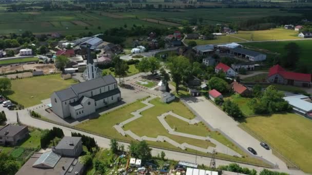 Prachtig Landschap Kerk Mrzezino Krajobraz Kosciol Luchtfoto View Polen Hoge — Stockvideo