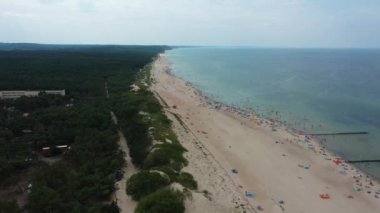 Baltık Denizi Sahili Rowy Plaza Morze Baltyckie Hava Manzaralı Polonya. Yüksek kalite 4k görüntü