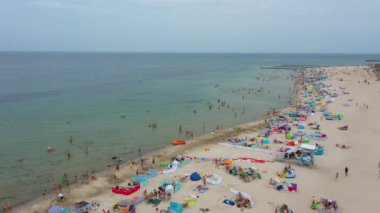 Baltık Denizi Sahili Rowy Plaza Morze Baltyckie Hava Manzaralı Polonya. Yüksek kalite 4k görüntü