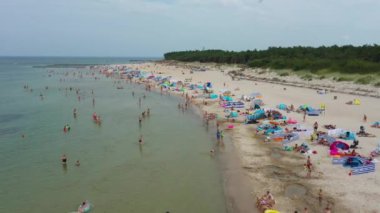 Baltık Denizi Sahili Rowy Plaza Morze Baltyckie Hava Manzaralı Polonya. Yüksek kalite 4k görüntü