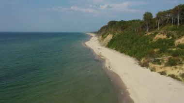 Baltık Denizi Plajı Debina Plaza Morze Baltyckie Hava Görüntüsü Polonya. Yüksek kalite 4k görüntü