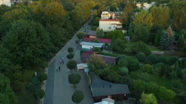 Mezuniyet kulesine giden yol Ciechocinek Droga do Tezni Hava Manzarası Polonya. Yüksek kalite 4k görüntü
