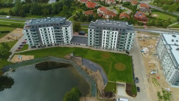 Apartments Pond Staw Glinianki Pila Domy Osiedle Vista Aérea Polonia — Vídeo de stock