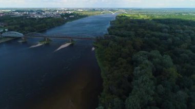 Vistula Nehri 'nin güzel Panorama' sı Torun Krajobraz Wisla Hava Manzarası Polonya. Yüksek kalite 4k görüntü