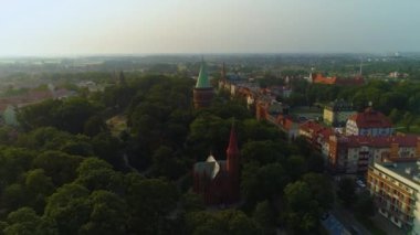 Peyzaj Su Kulesi Kilisesi Stargard Wieza Cisnien Park Havacılık Manzarası Polonya. Yüksek kalite 4k görüntü