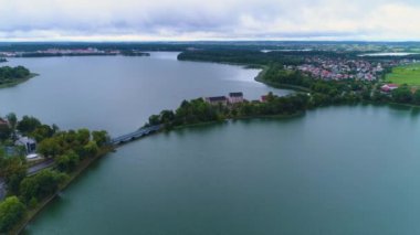 Güzel Peyzaj Kalesi Elk Jezioro Gölü Harabeleri Mahvolmuş Zamku Havadan Görünümü Polonya. Yüksek kalite 4k görüntü