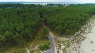 Tembel Droga Przez Las Aerial View Polonya Ormanı Yolu. Yüksek kalite 4k görüntü