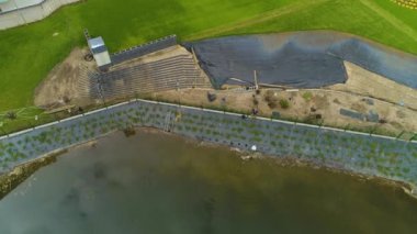 Daireler Pond Staw Glinianki Pila Domy Havacılık Görünümü Polonya. Yüksek kalite 4k görüntü