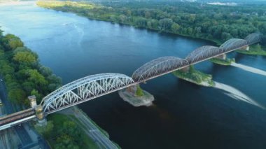 Vistula Torun Vistula Köprüsü Wisla Havayolları, Polonya. Yüksek kalite 4k görüntü