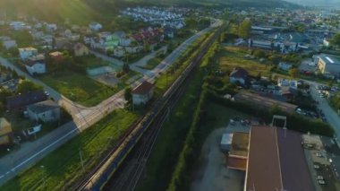 Panorama Tren Rayları Rumia Krajobraz Tory Kolejowe Pociag Hava Manzaralı Polonya 'yı izliyor. Yüksek kalite 4k görüntü
