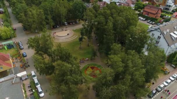 Park Centrum Rondo Miedzywodzie Aerial View Polen Hoge Kwaliteit Beeldmateriaal — Stockvideo