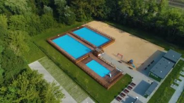 Açık Yüzme Havuzu Torunu Parlak Basen Hava Görüntüsü Polonya. Yüksek kalite 4k görüntü