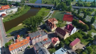 Warta Nehri üzerindeki Konin Rzeka Köprüsü. Polonya 'nın En Havadan Görünümü. Yüksek kalite 4k görüntü