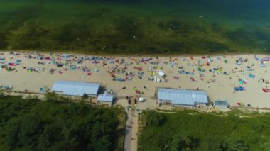 Güzel sahil Baltık Denizi Krynica Morska Plaza Hava Manzarası Polonya. Yüksek kalite 4k görüntü