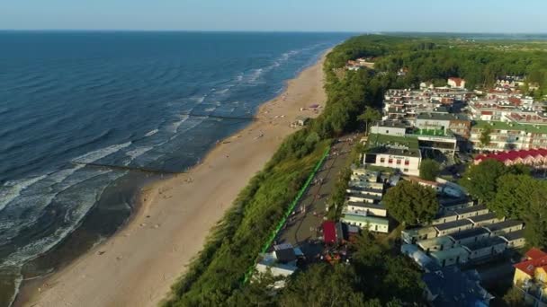 波罗的海海滨Rewal Plaza Morze Baltyckie Aerial View Poland 高质量的4K镜头 — 图库视频影像