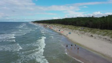 Sahil Baltık Denizi Mrzezyno Plaza Morze Baltyckie Hava Manzaralı Polonya. Yüksek kalite 4k görüntü