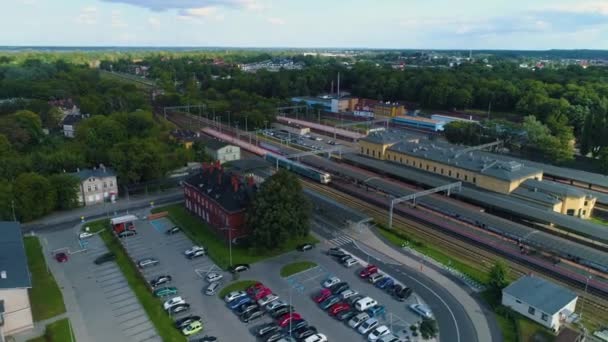 Togstasjonen Torun Glowny Dworzec Kolejowy Aerial View Polen Opptak Høy – stockvideo