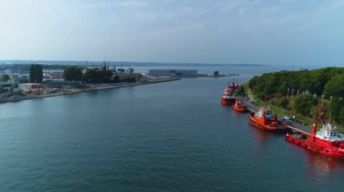 Yeni Port West Breakwater Gdansk Şimdi Port Aerial View Poland. Yüksek kalite 4k görüntü