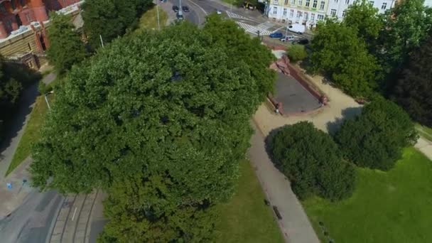 波兰议会广场 Square Plac Tobrucki Szczecin Fontanna Manzla Aerial View 高质量的4K镜头 — 图库视频影像
