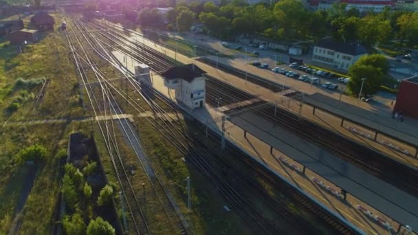 Σιδηροδρομικός Σταθμός Στο Gniezno Stacja Kolejowa Aerial View Πολωνία Υψηλής — Αρχείο Βίντεο