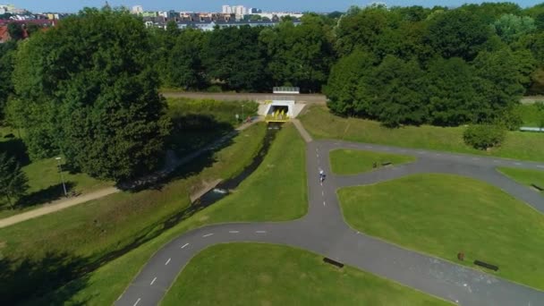 热爱步行桥Lubin Kladka Zakochanych Aerial View Poland 高质量的4K镜头 — 图库视频影像