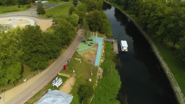 島の公園ピラ公園Na Wyspie Brda川空中ビューポーランド 高品質4K映像 — ストック動画